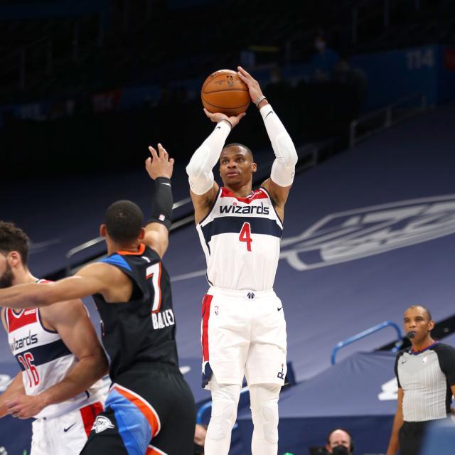 近11战砍10次三双！韦少距加冕历史三双王只差一步